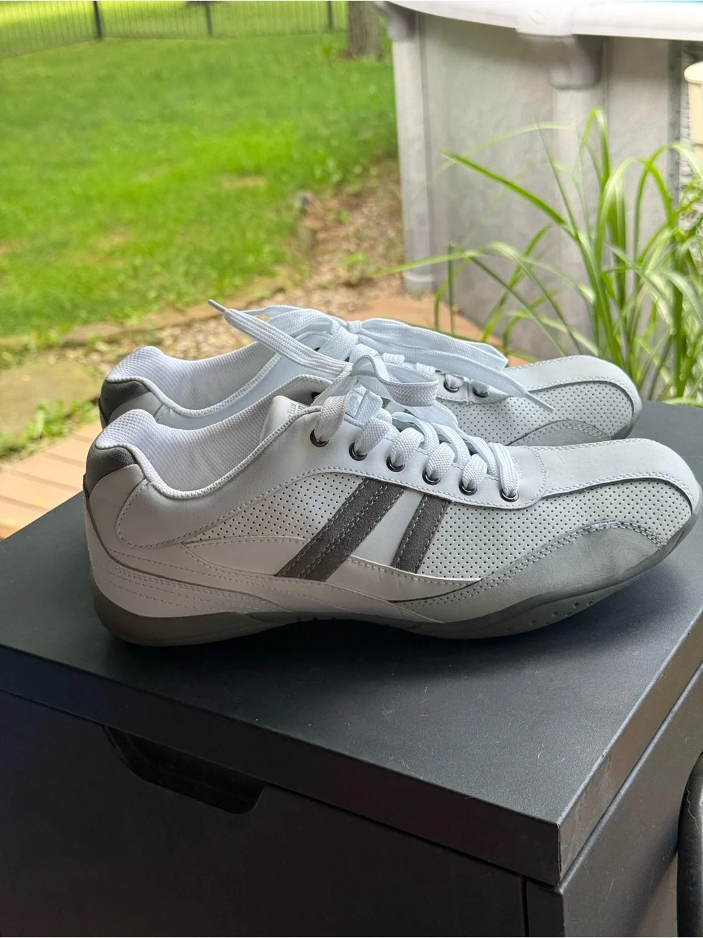 Perry Ellis White Sneakers with Gray Accents
